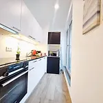 Luxury 1 Bedroom Flat With Parking Appartement *