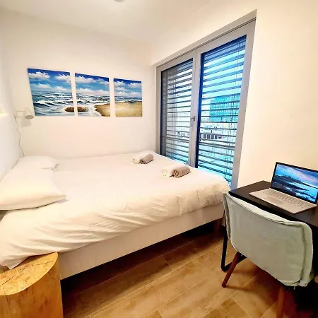 דירה Luxury 1 Bedroom Flat With Parking *