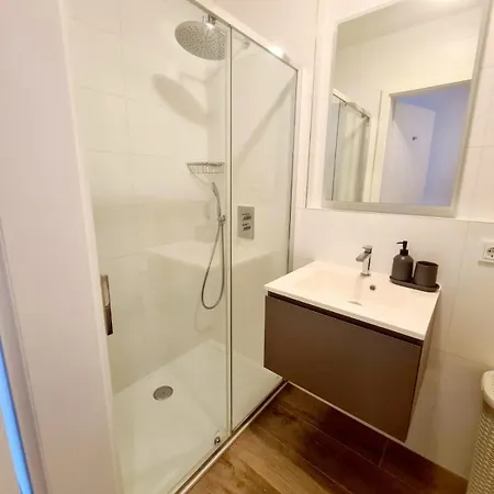 Luxury 1 Bedroom Flat With Parking *