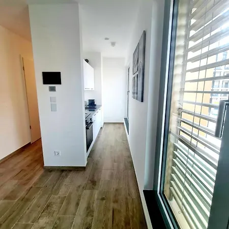 Luxury 1 Bedroom Flat With Parking דירה *