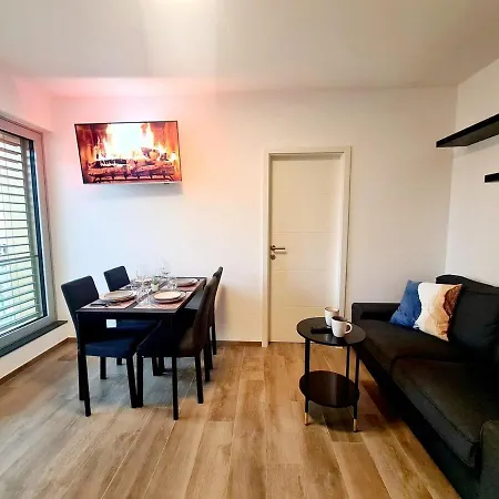 Luxury 1 Bedroom Flat With Parking דירה