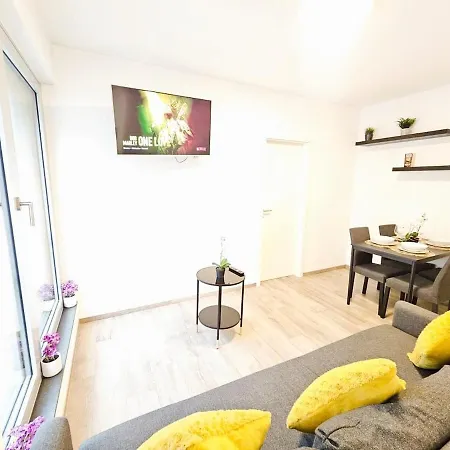 Апартаменты Luxury 1 Bedroom Flat With Parking