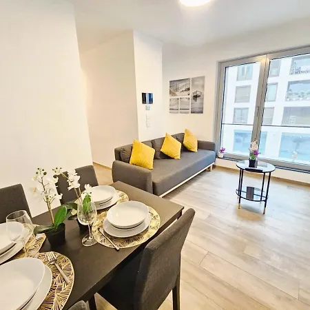 Luxury 1 Bedroom Flat With Parking