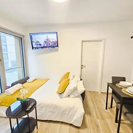 Апартаменты Luxury 1 Bedroom Flat With Parking