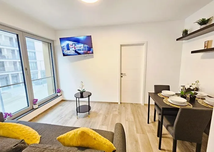 Luxury 1 Bedroom Flat With Parking アパート