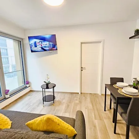 Luxury 1 Bedroom Flat With Parking Apartment
