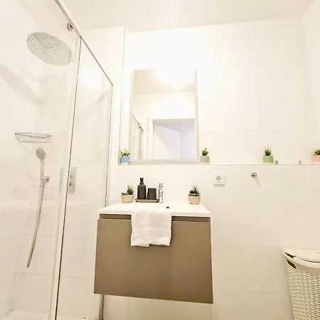 Luxury 1 Bedroom Flat With Parking Apartment *