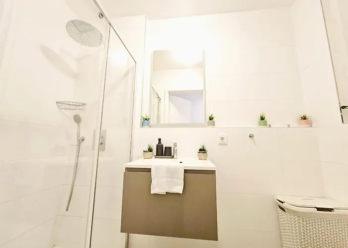 Luxury 1 Bedroom Flat With Parking شقة *